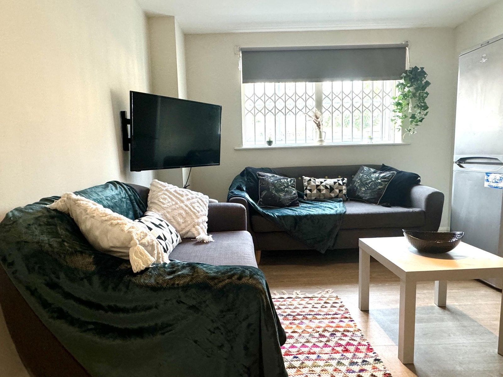 Flat Wyville Close in Nottingham