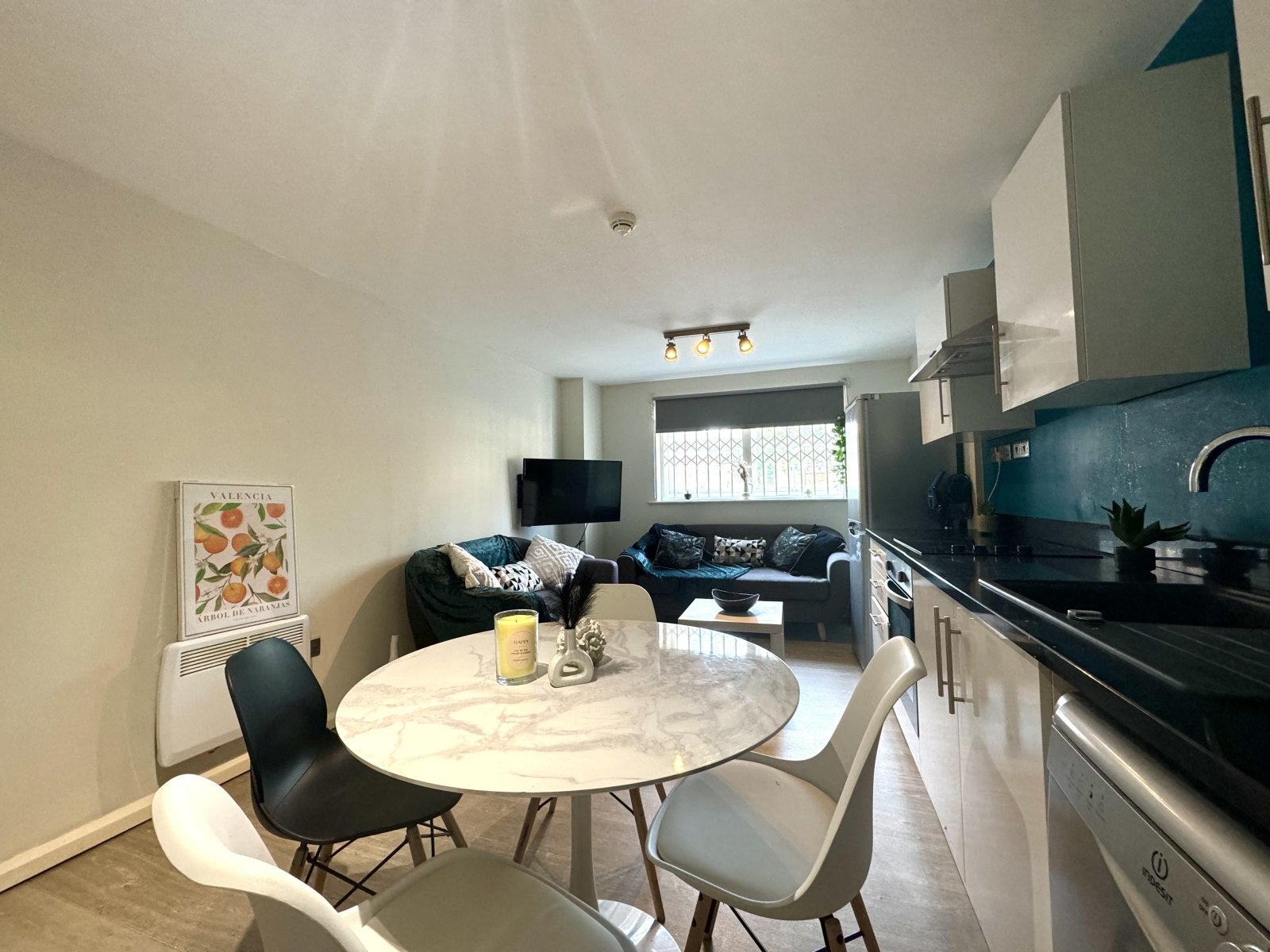 Flat Wyville Close in Nottingham