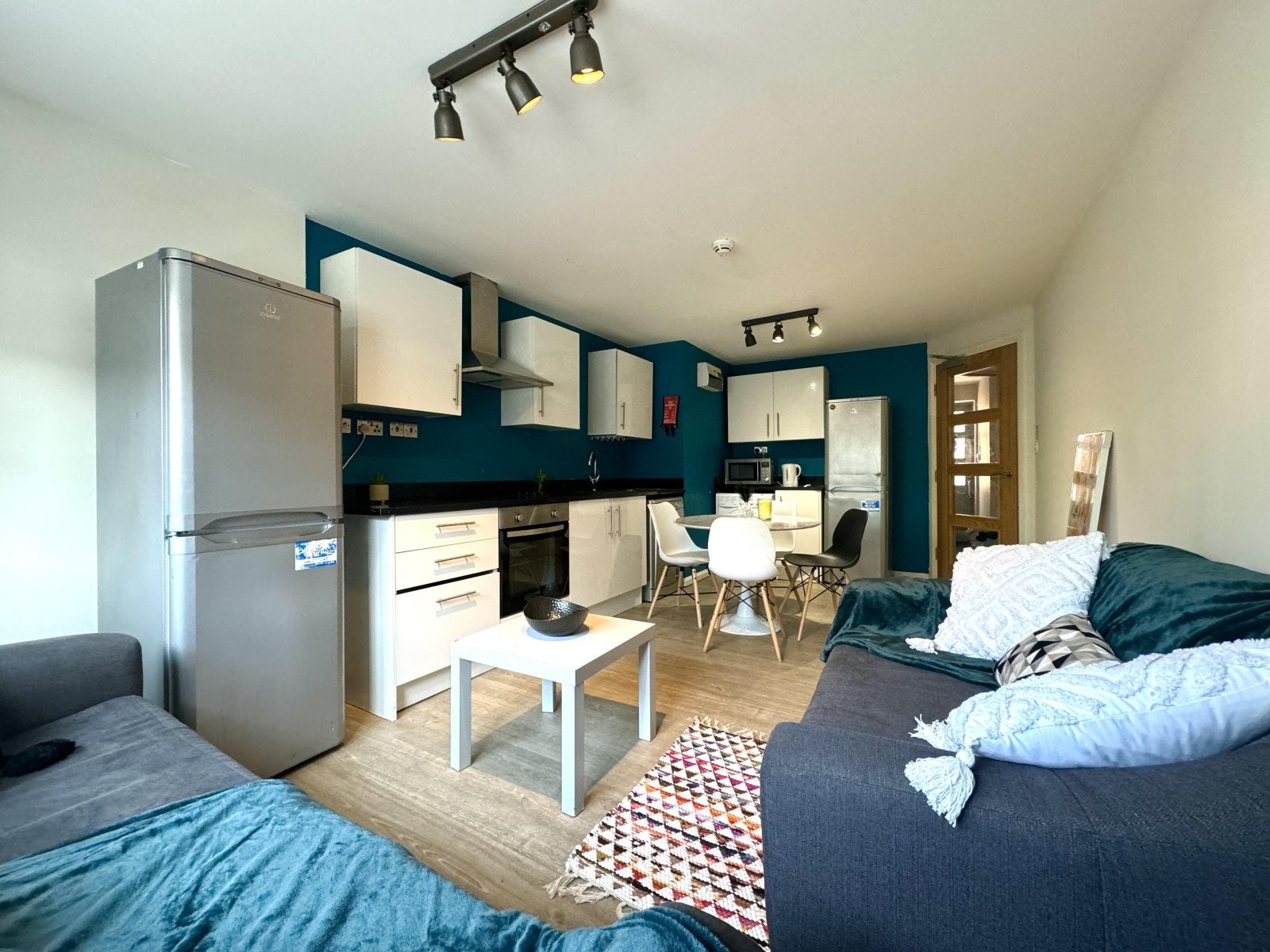 Flat Wyville Close in Nottingham