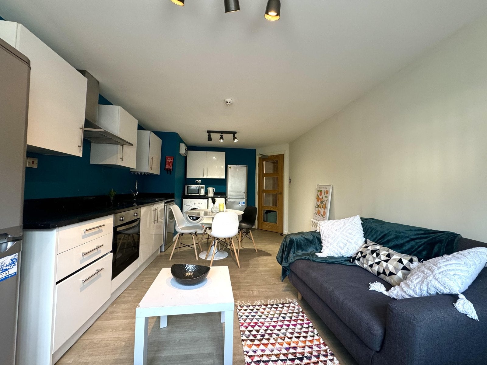 Flat Wyville Close in Nottingham