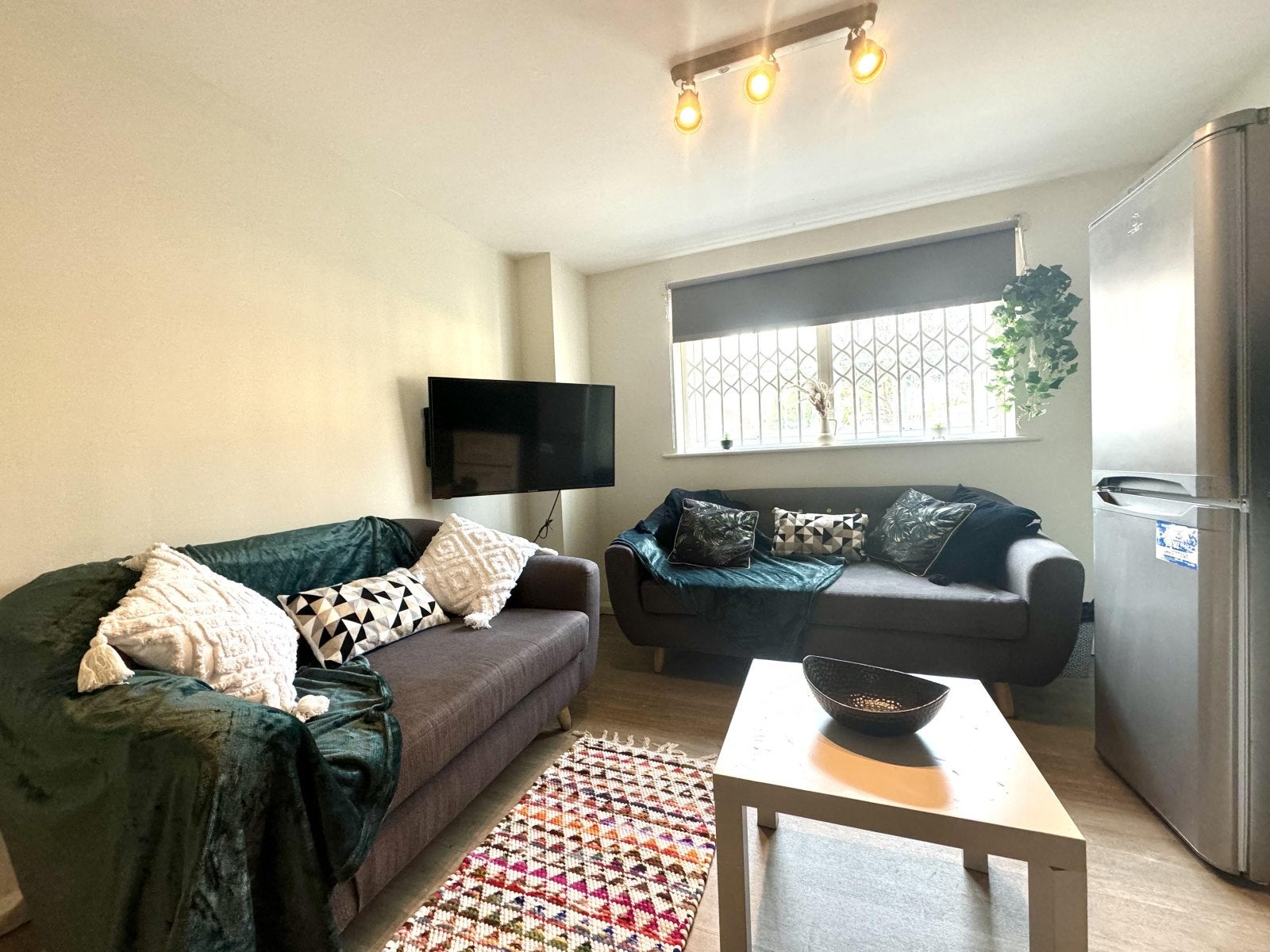 Flat Wyville Close in Nottingham