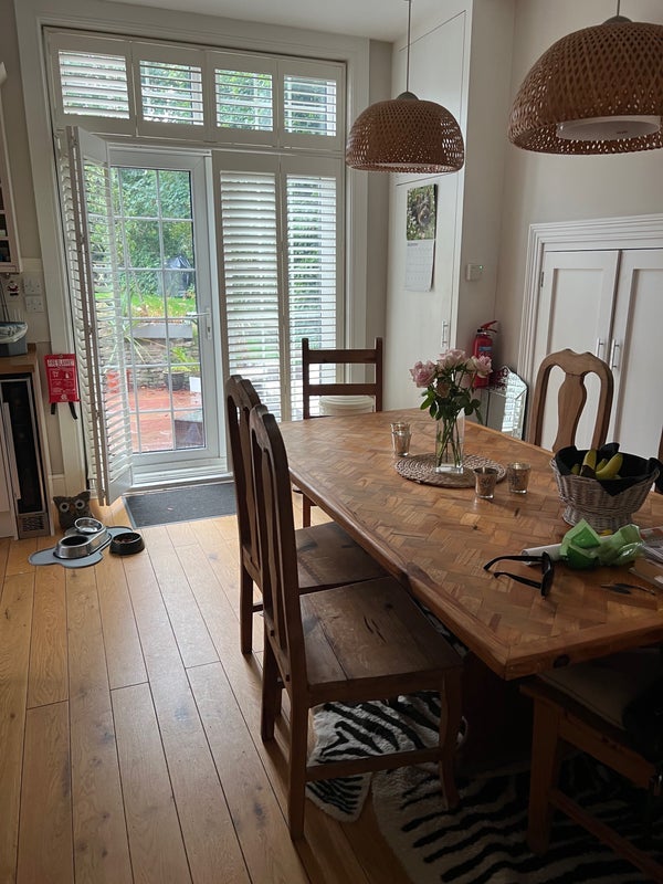 Flat Rodway Road in Greater London