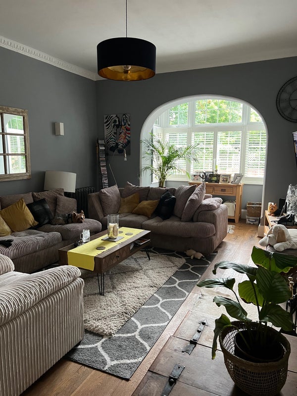 Flat Rodway Road in Greater London