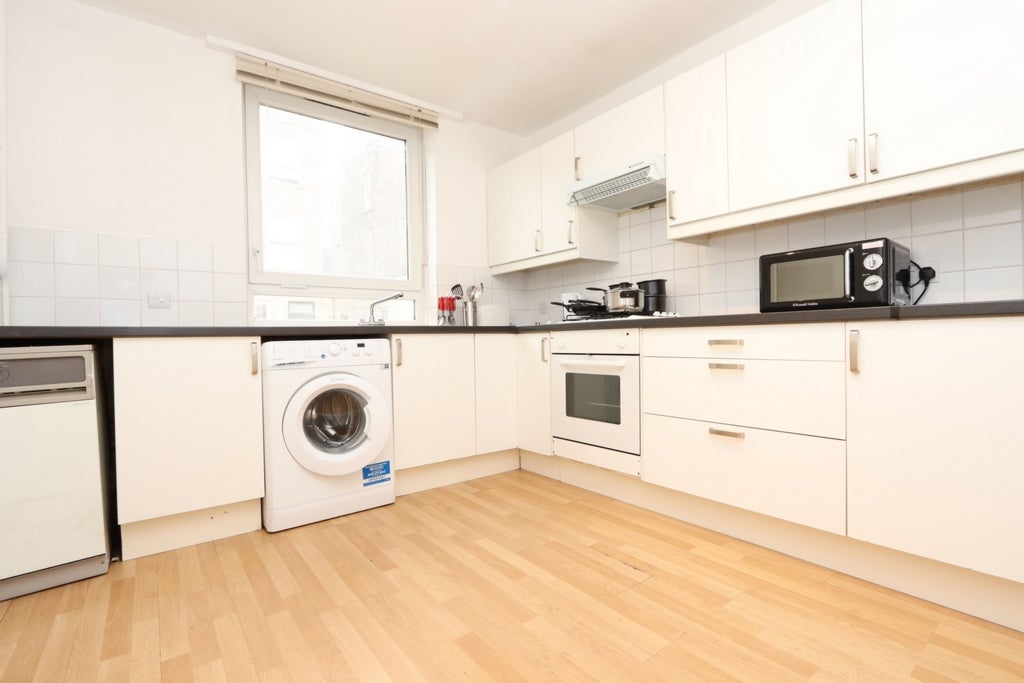 Room Globe Road in Greater London