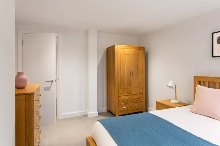 Flat Salusbury Road in Greater London