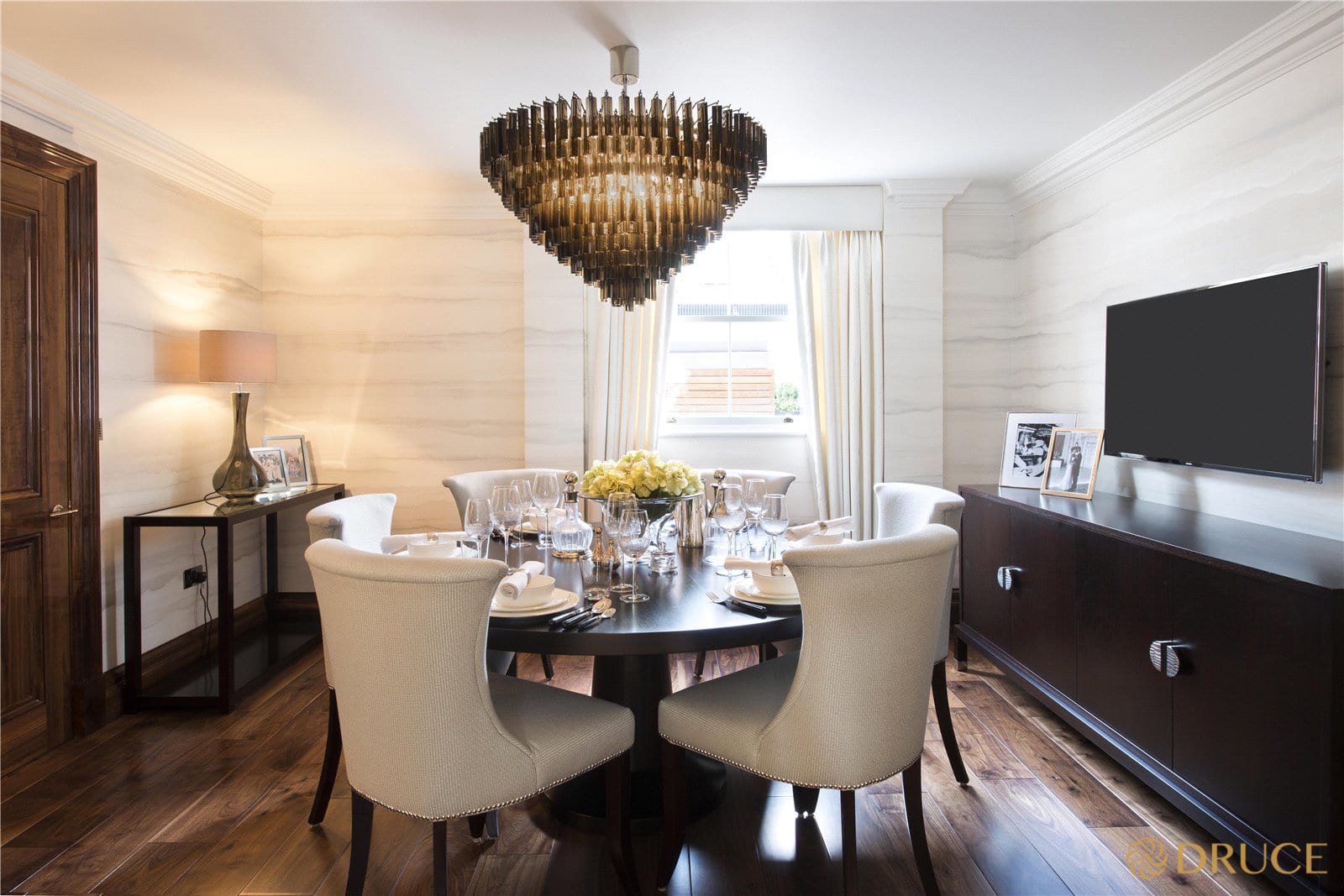 Flat Grosvenor Hill in City of Westminster