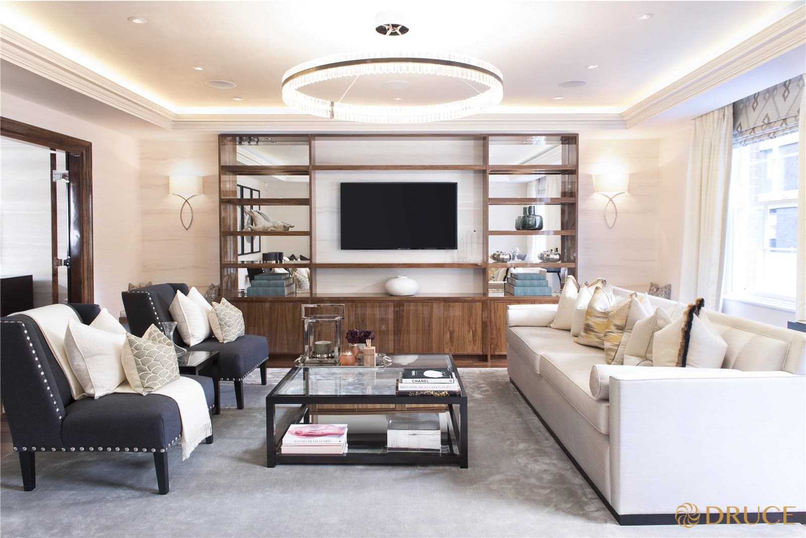 Flat Grosvenor Hill in City of Westminster