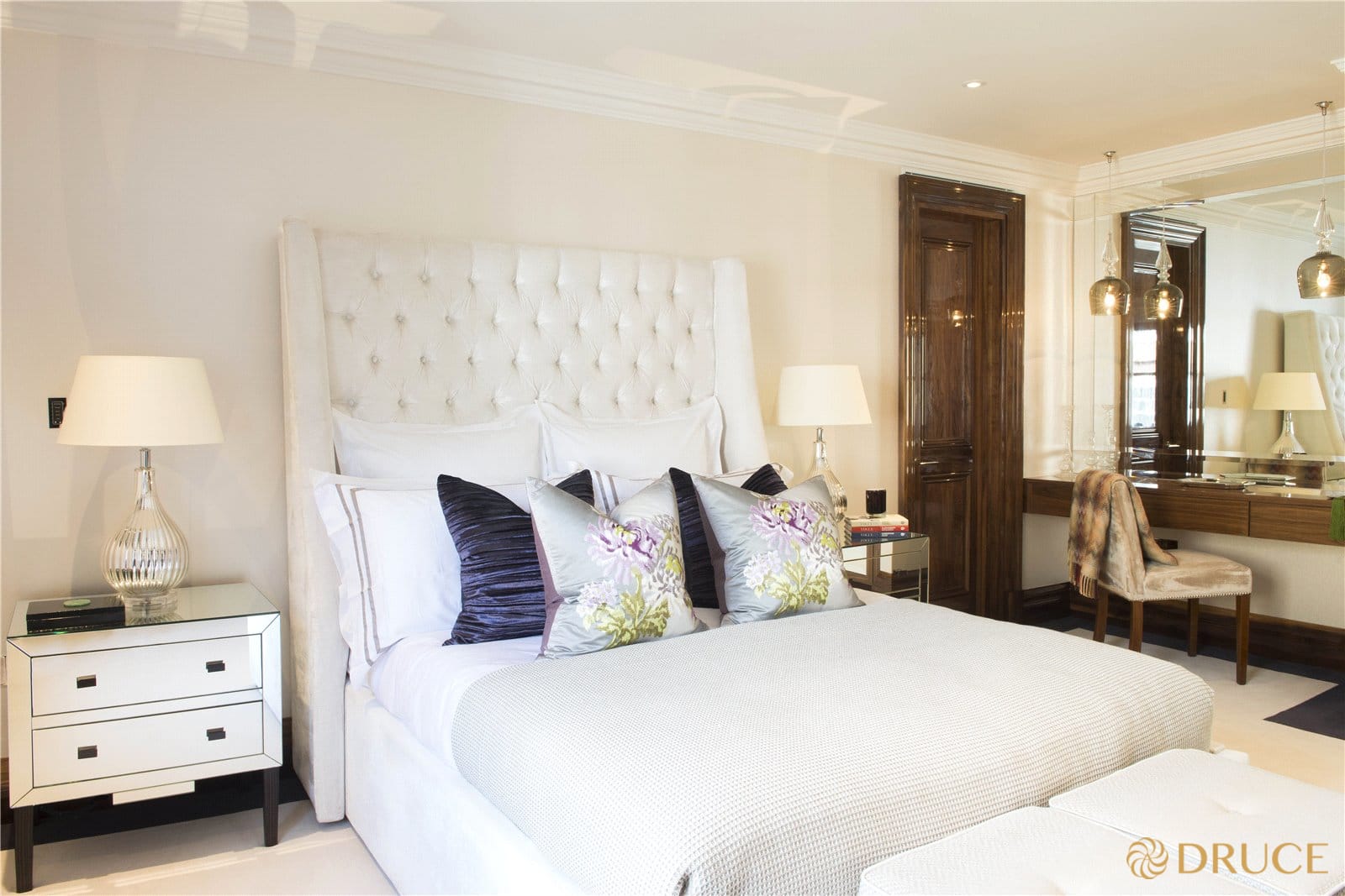 Flat Grosvenor Hill in City of Westminster