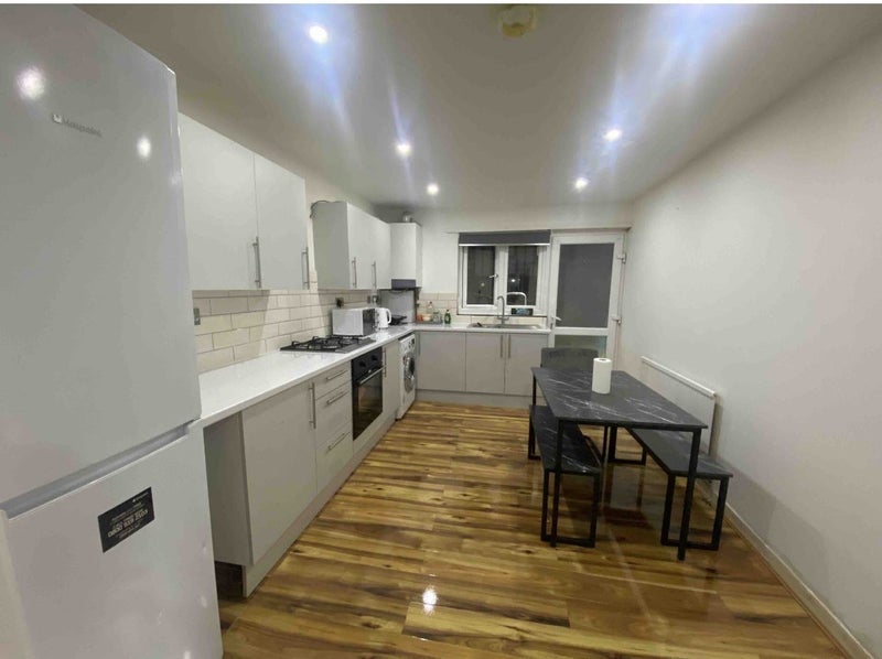 Room Pennyroyal Avenue in Greater London