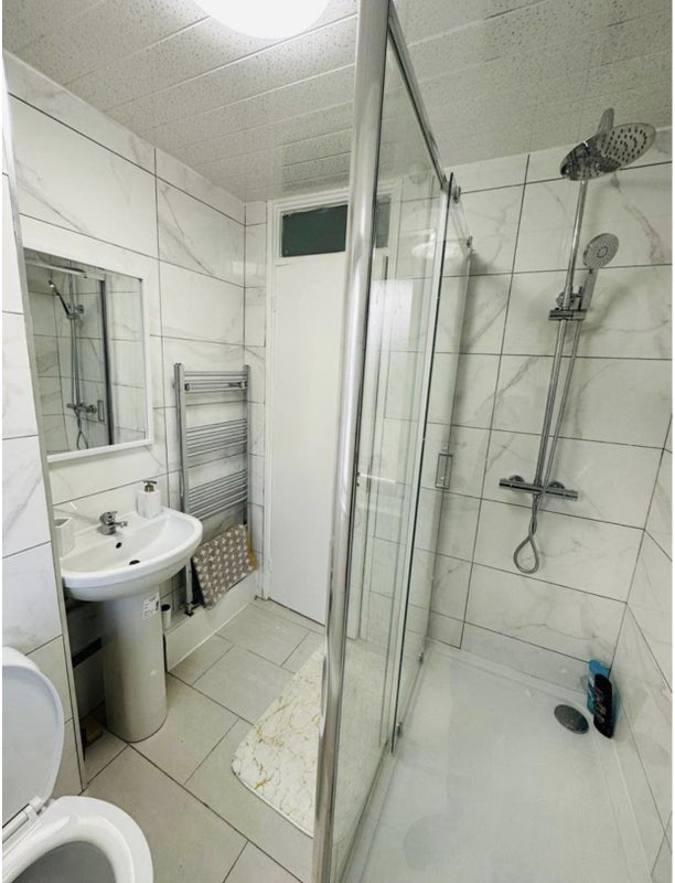 Room Pennyroyal Avenue in Greater London