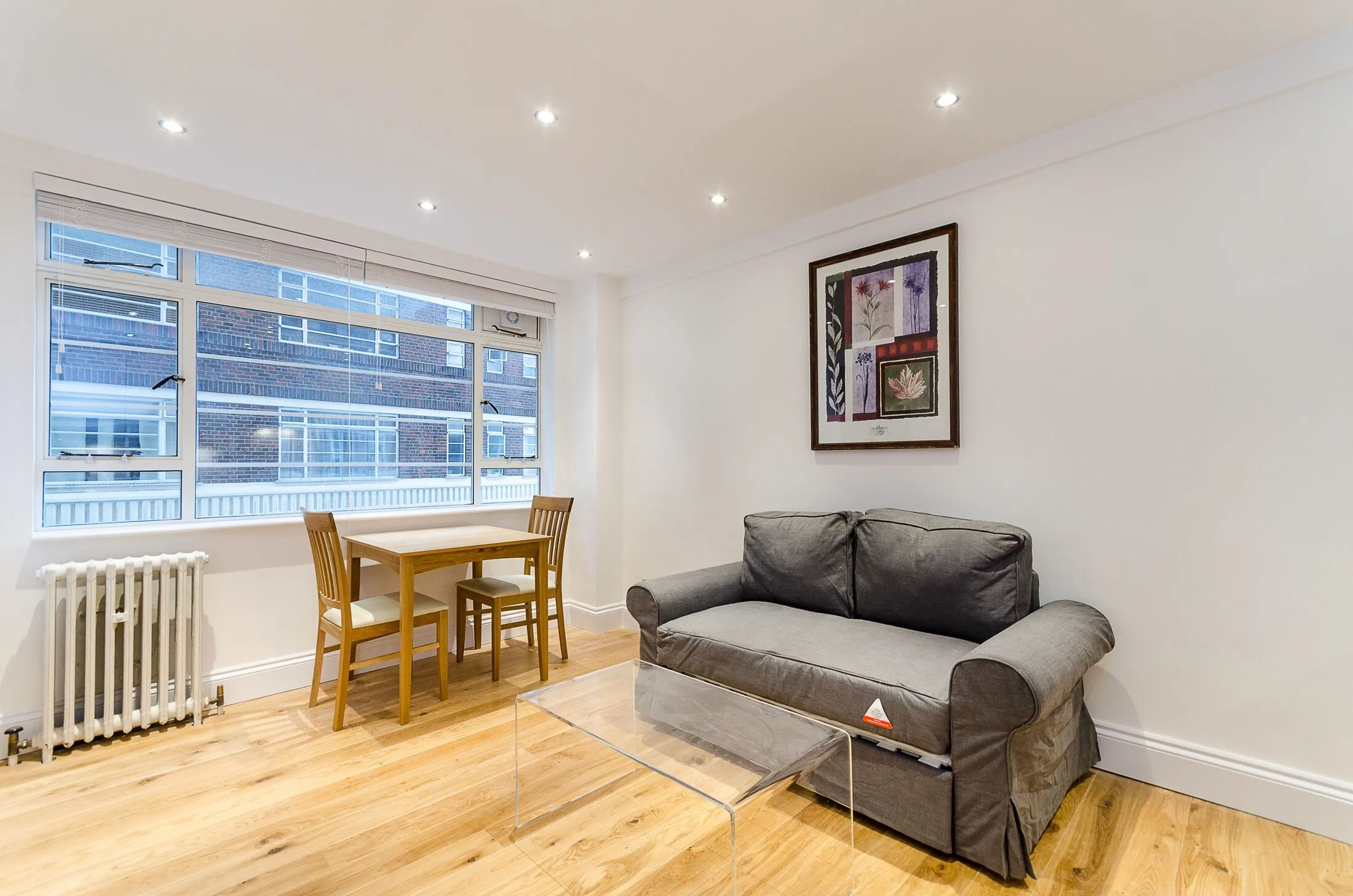 Flat Sloane Avenue in Greater London