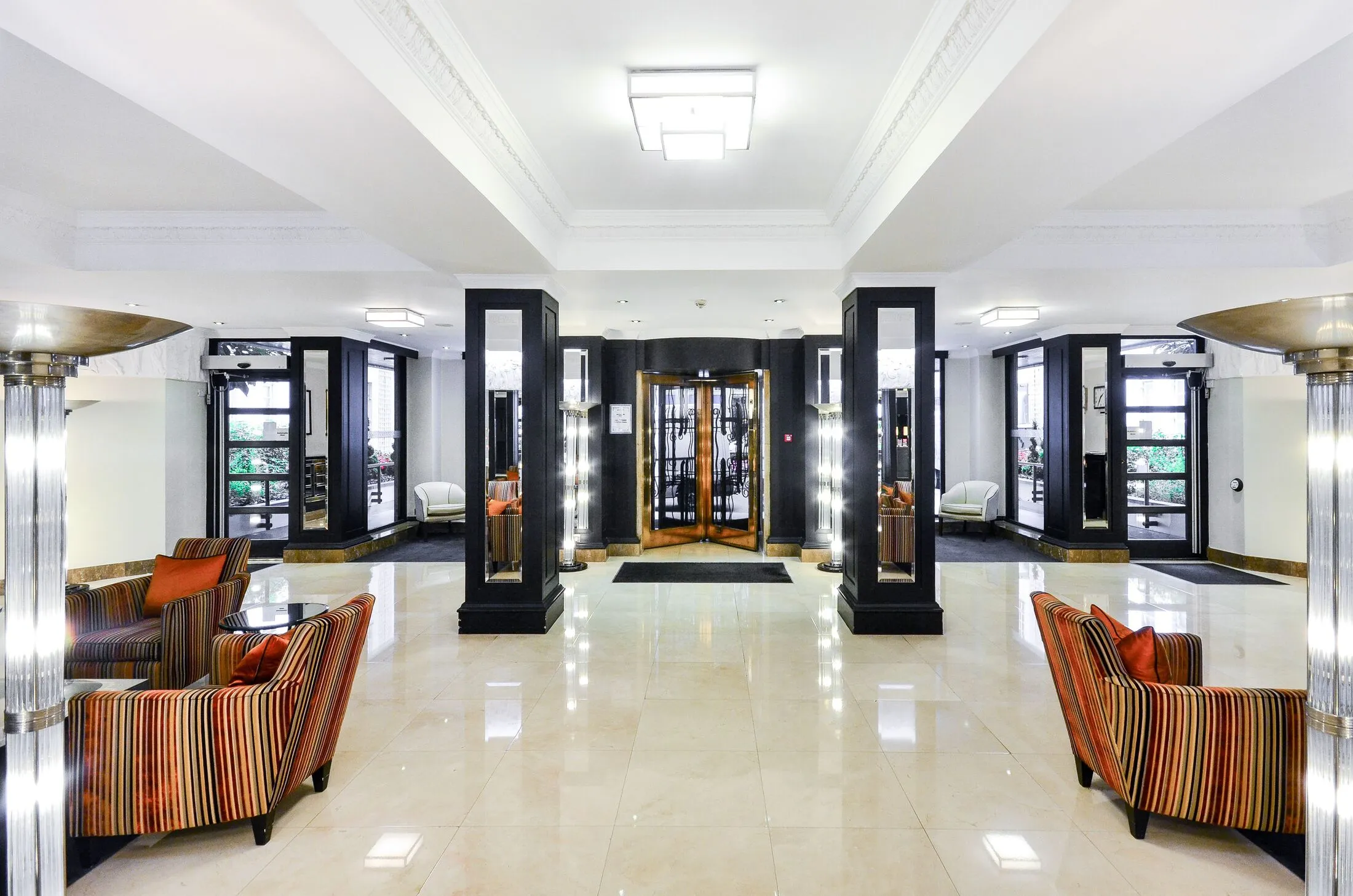 Flat Sloane Avenue in Greater London
