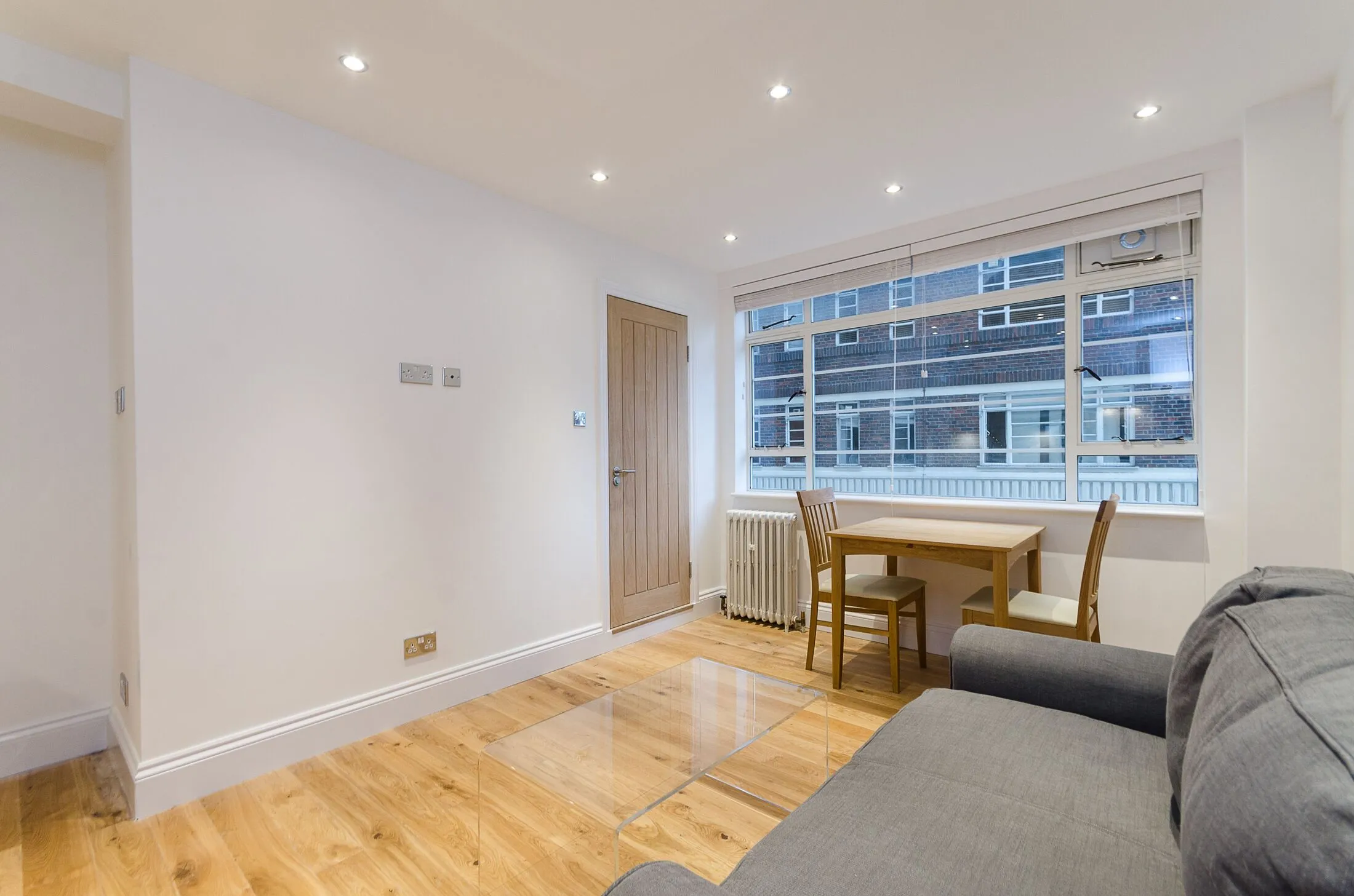 Flat Sloane Avenue in Greater London