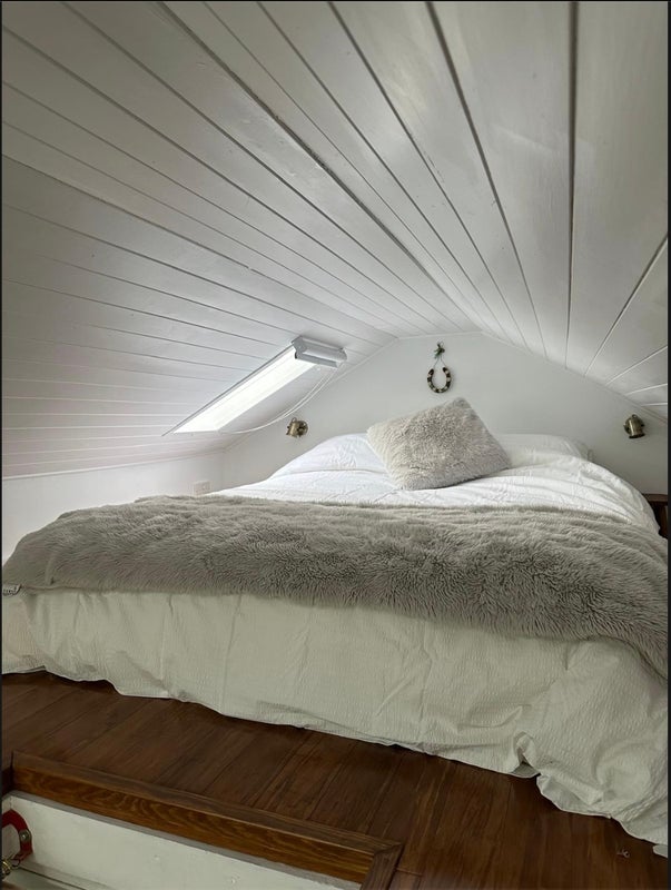 Room St Ronan's Drive in Glasgow