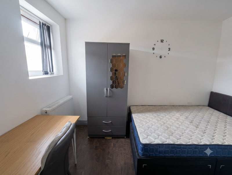 House Whitecliff Close in Manchester