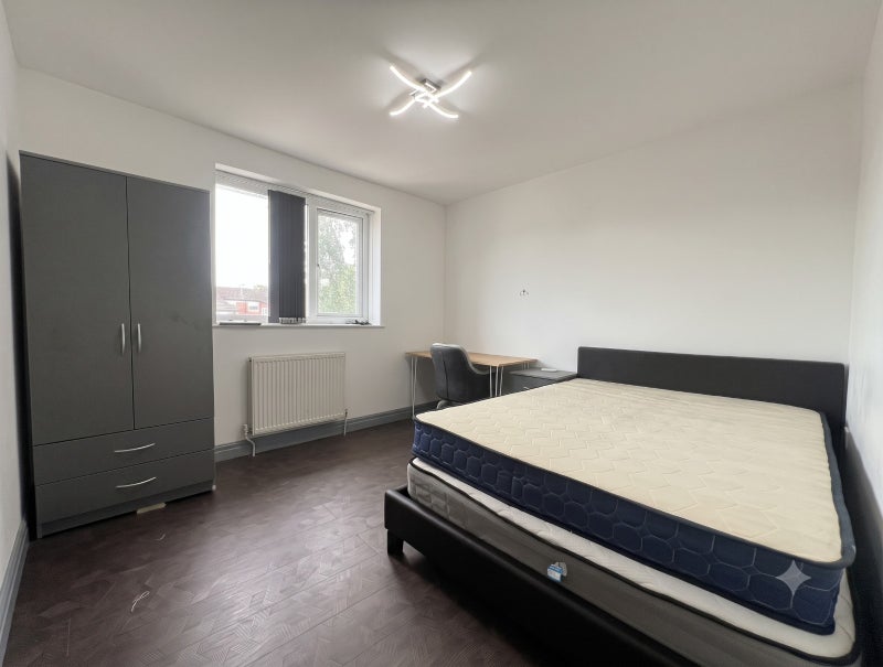 House Whitecliff Close in Manchester