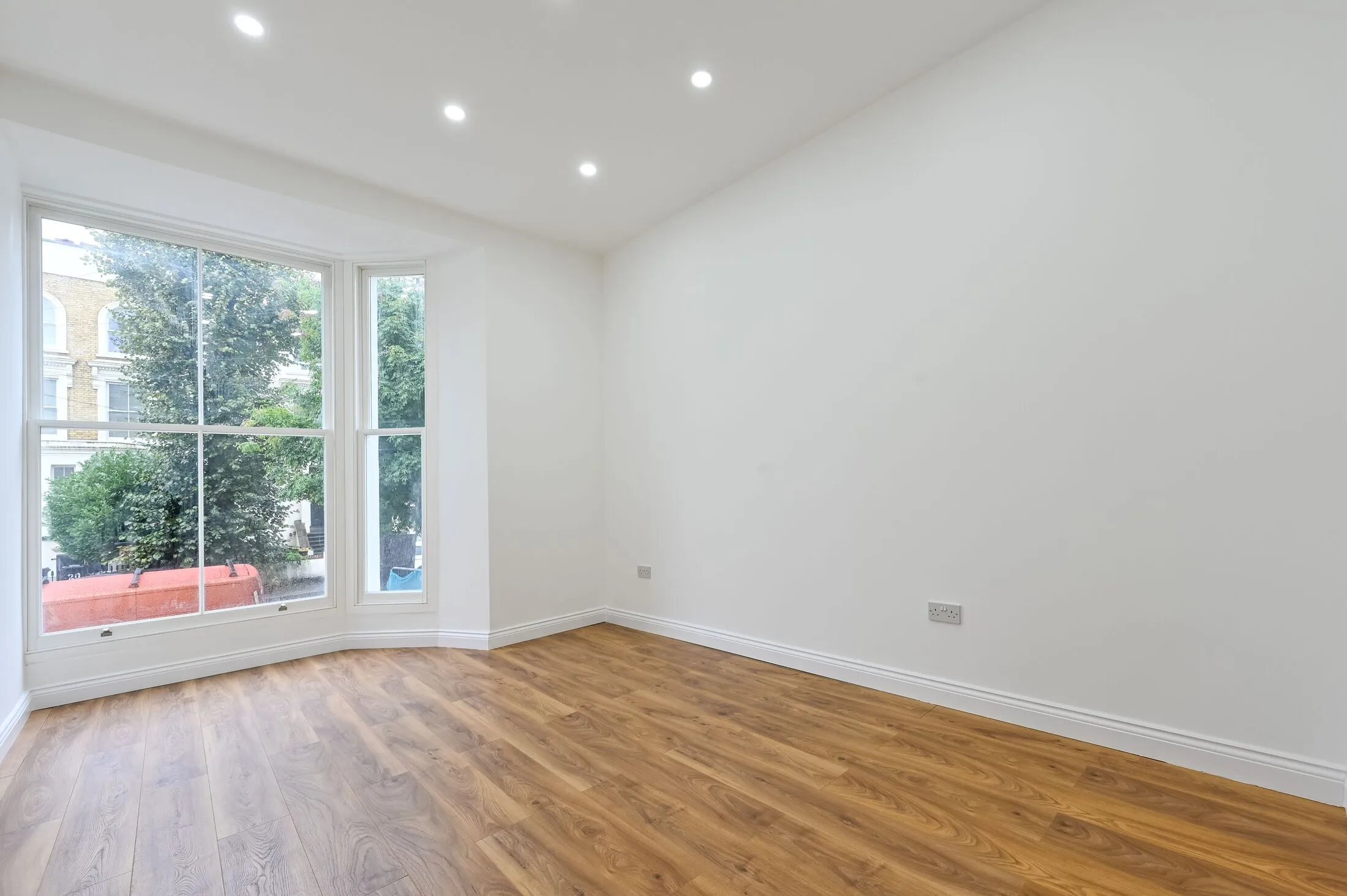 Flat Yonge Park in Greater London