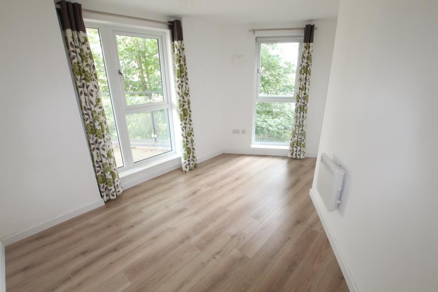 Flat Guildford Road in Woking