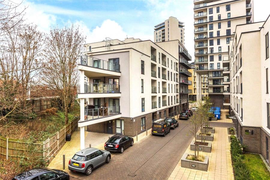 Flat Guildford Road in Woking