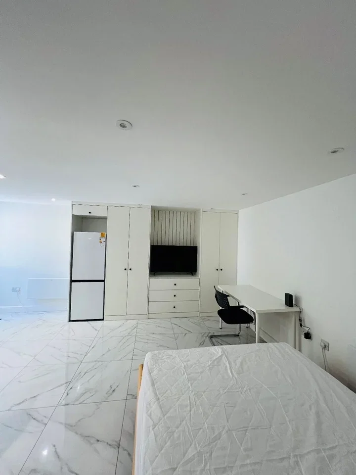 Flat Clayton Road in Greater London