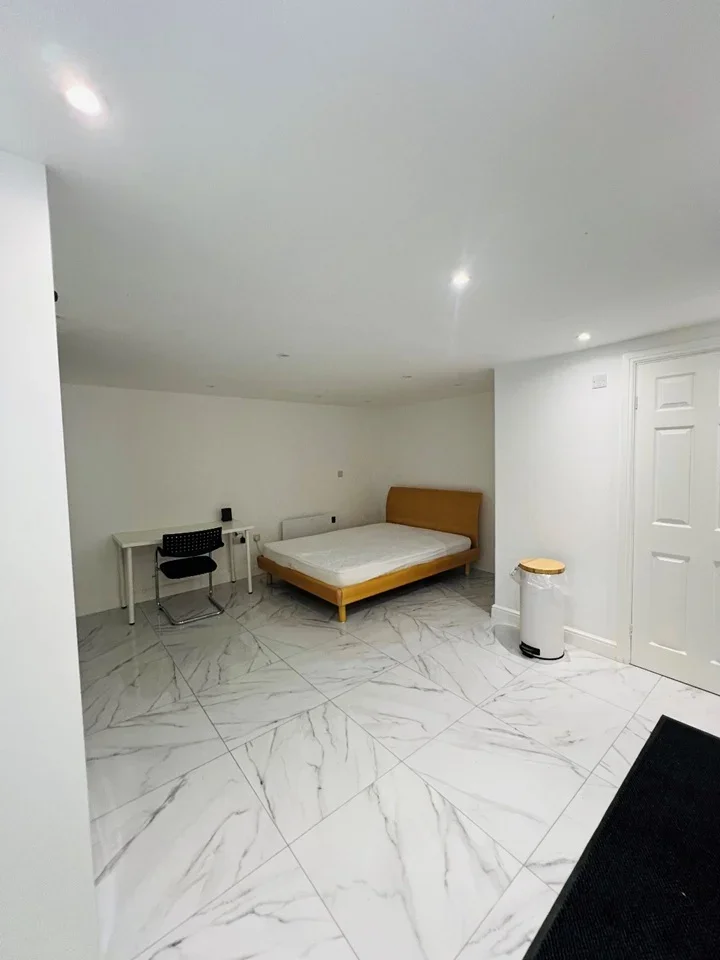Flat Clayton Road in Greater London