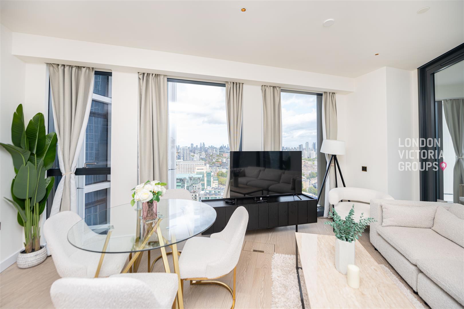 Flat Carnation Way in Greater London