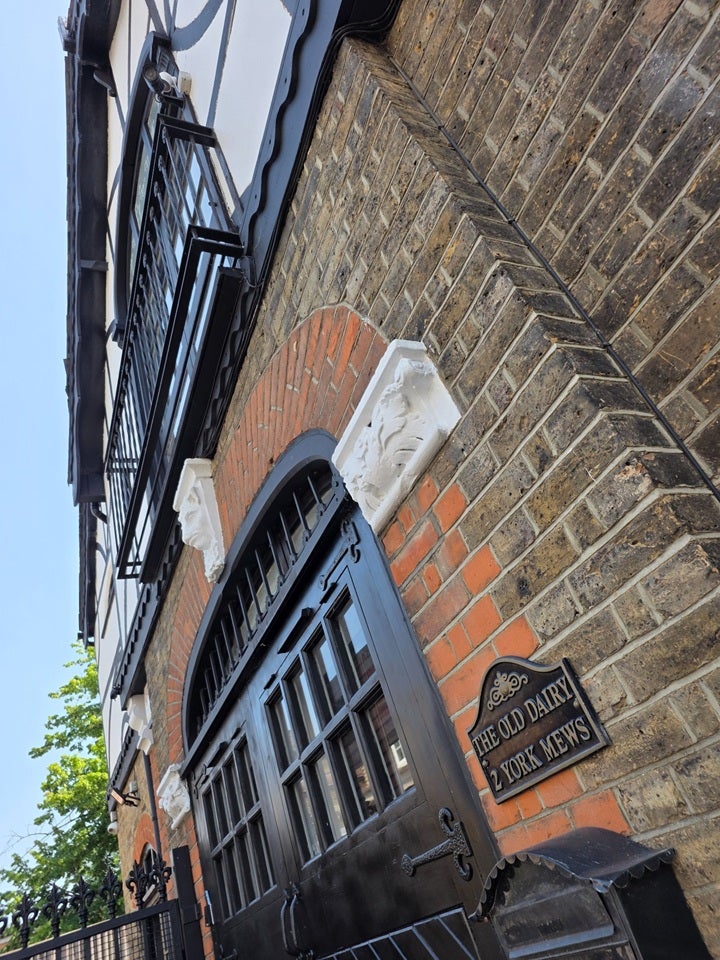 House York Mews in Greater London