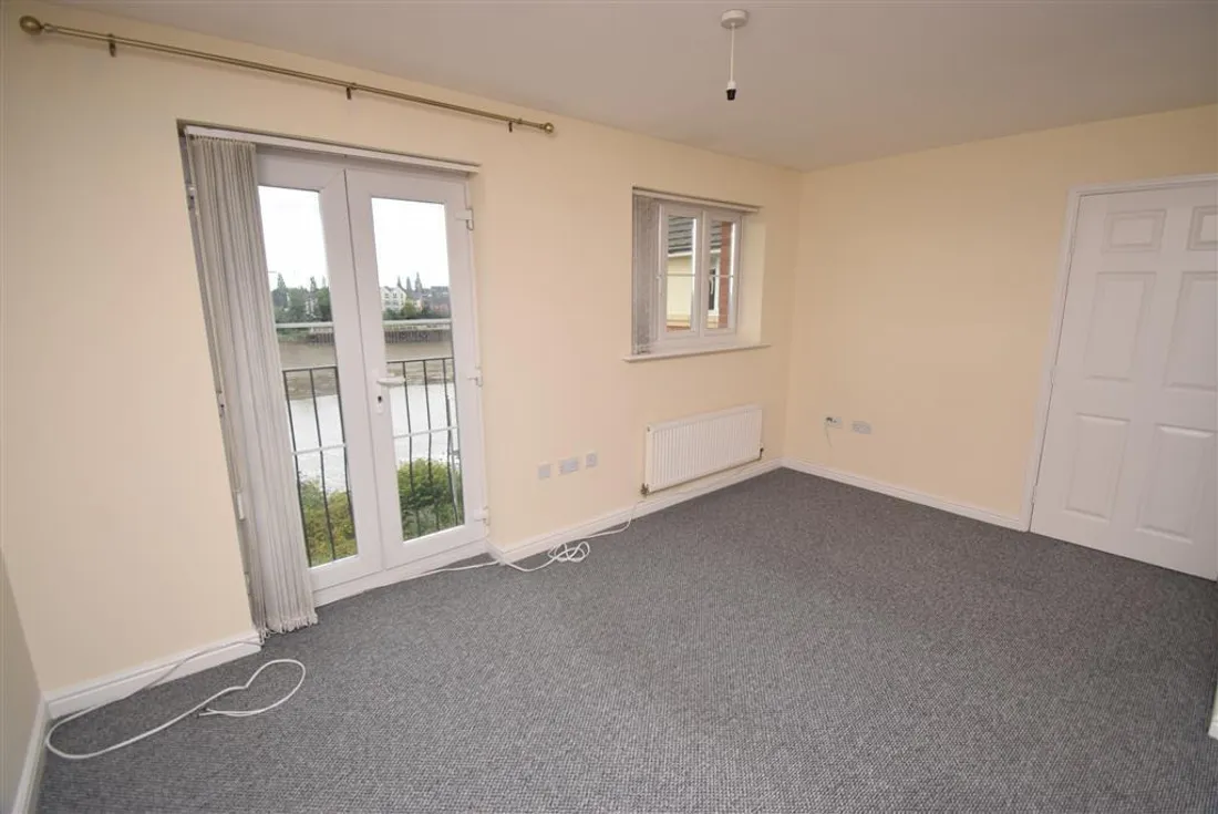 Flat Argosy Way in Newport
