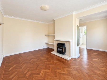 Flat Basildon Close in Greater London
