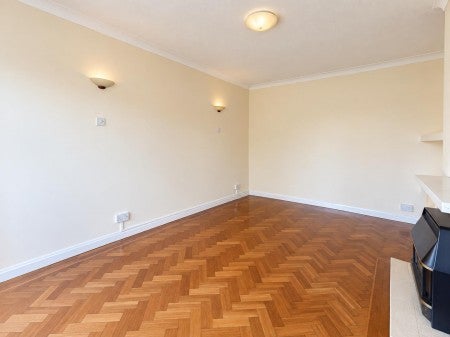 Flat Basildon Close in Greater London