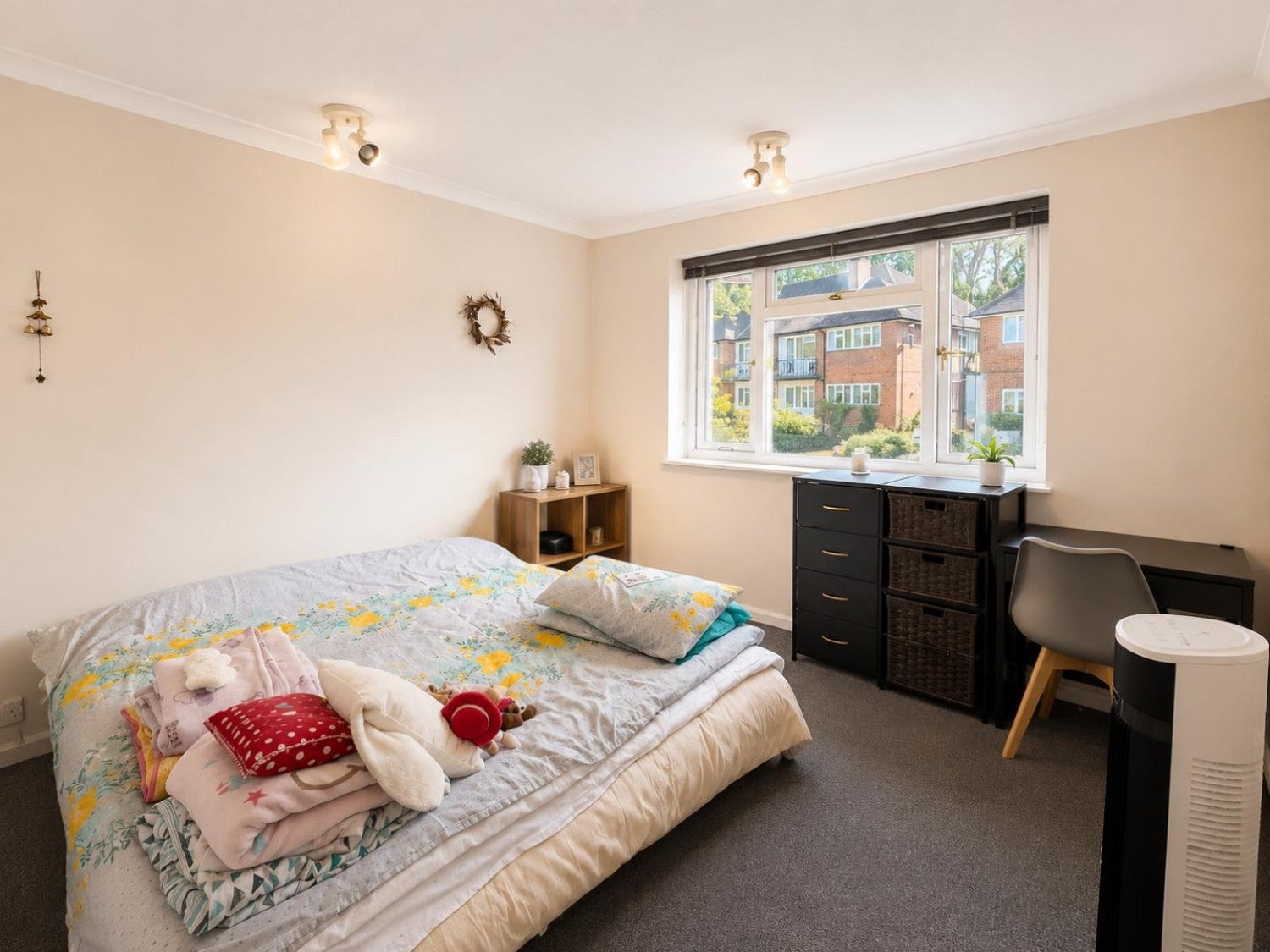 Flat Basildon Close in Greater London