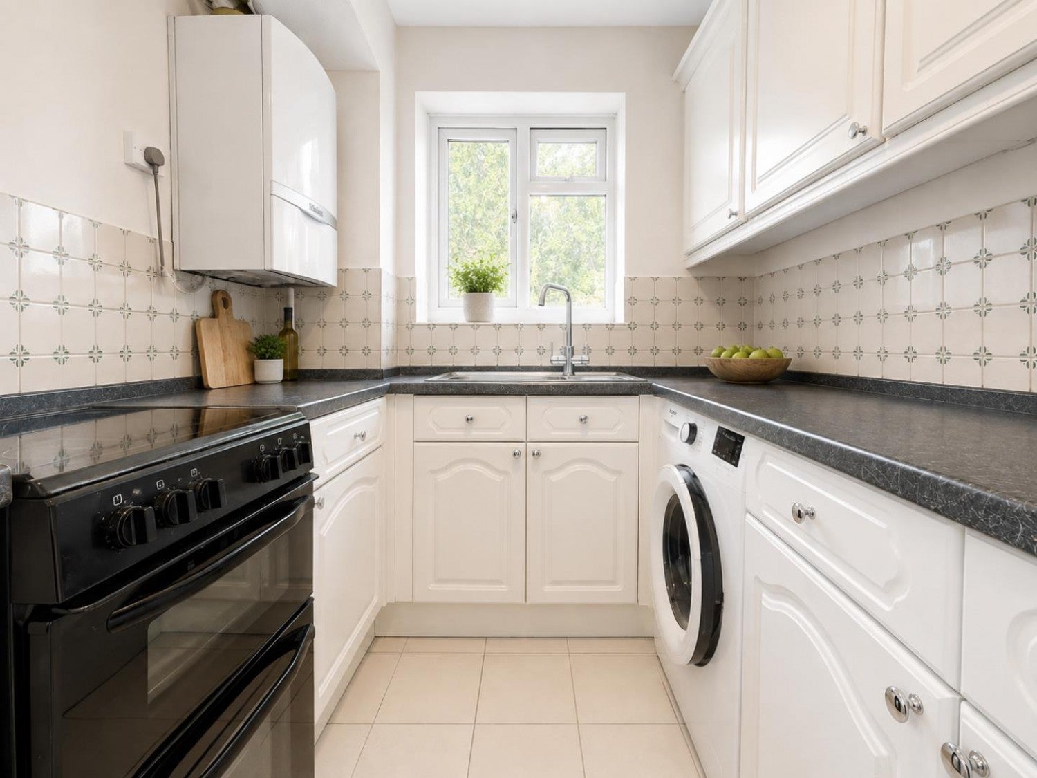 Flat Basildon Close in Greater London