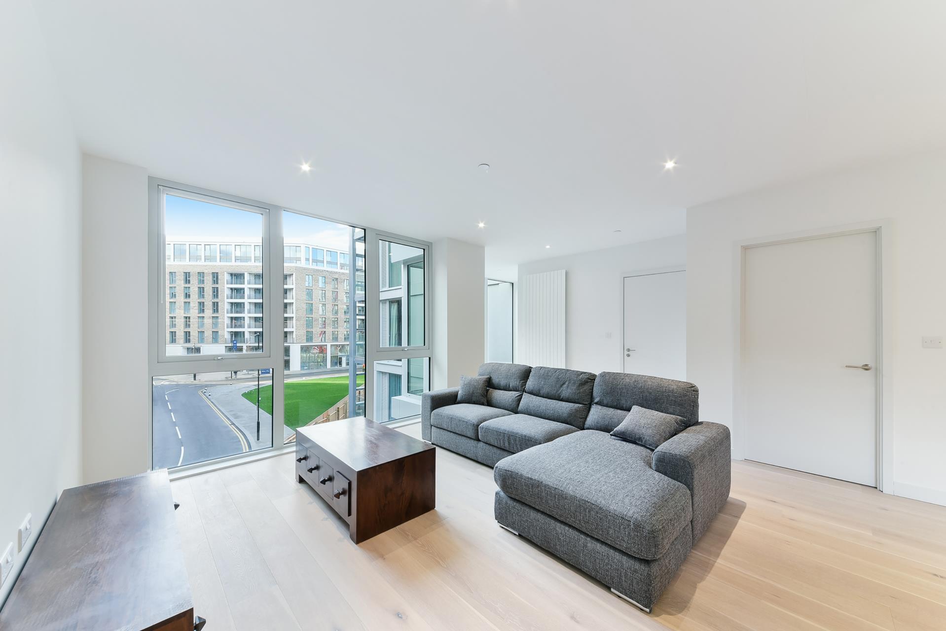 Flat Corinthian Square in Greater London