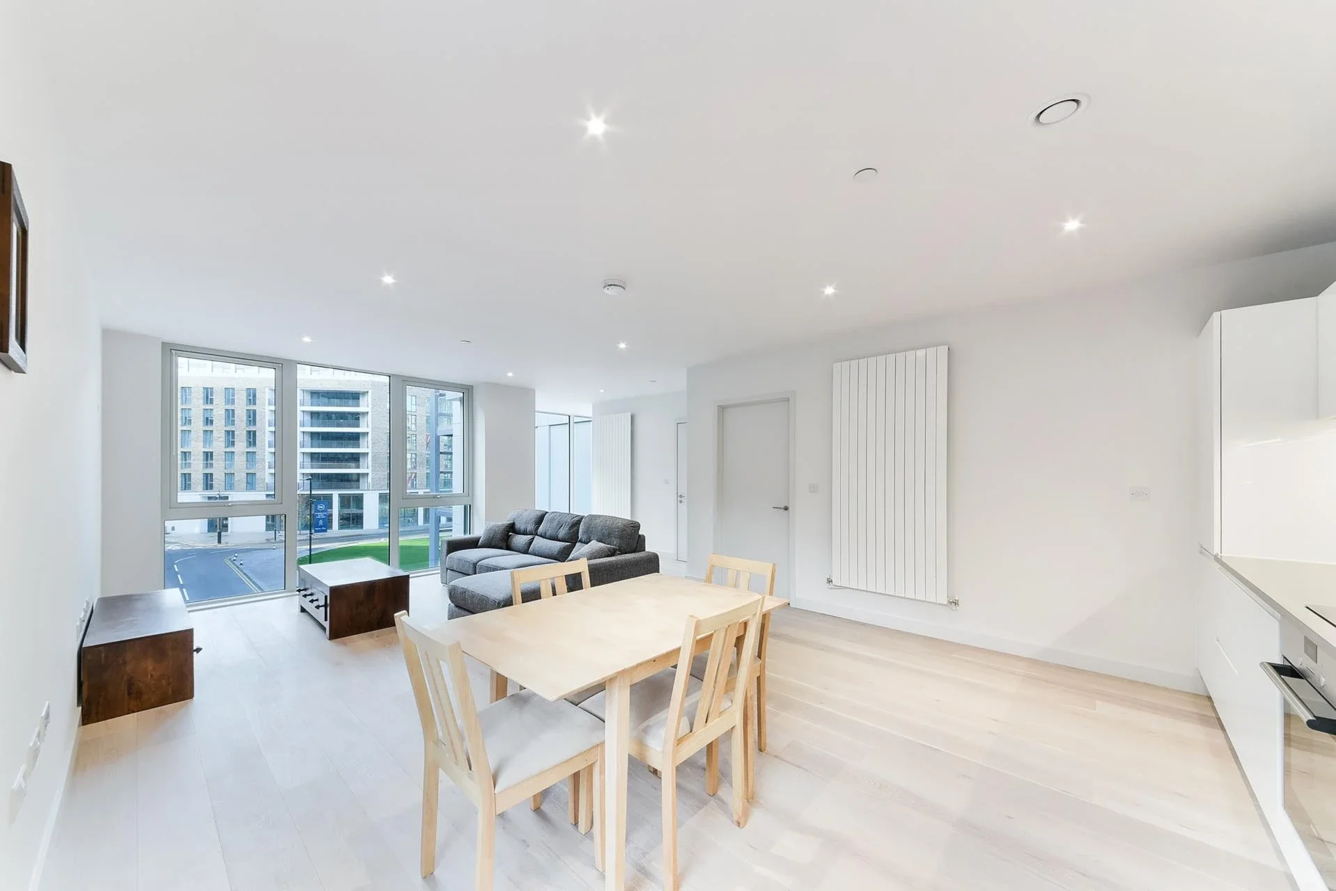 Flat Corinthian Square in Greater London