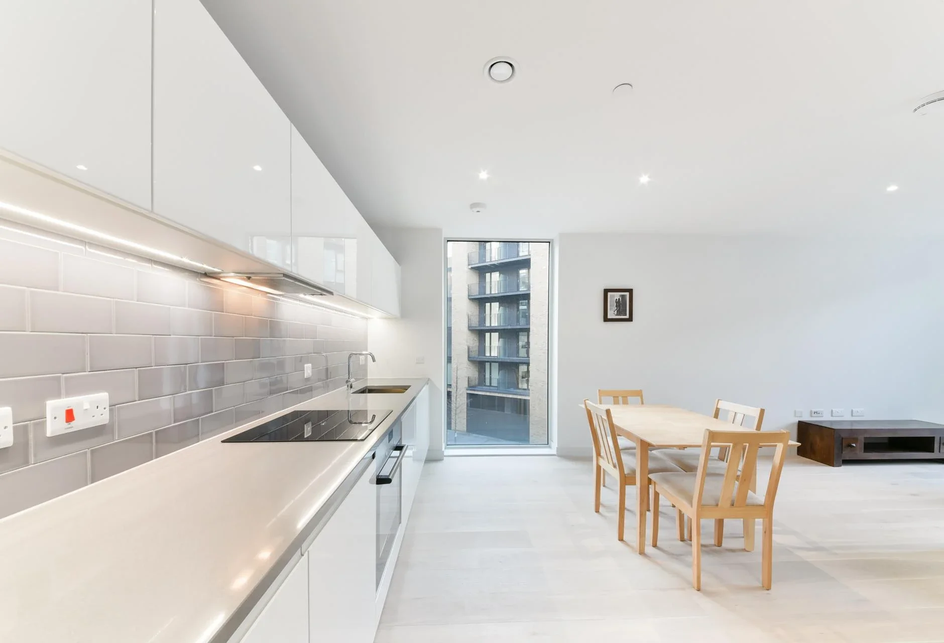 Flat Corinthian Square in Greater London