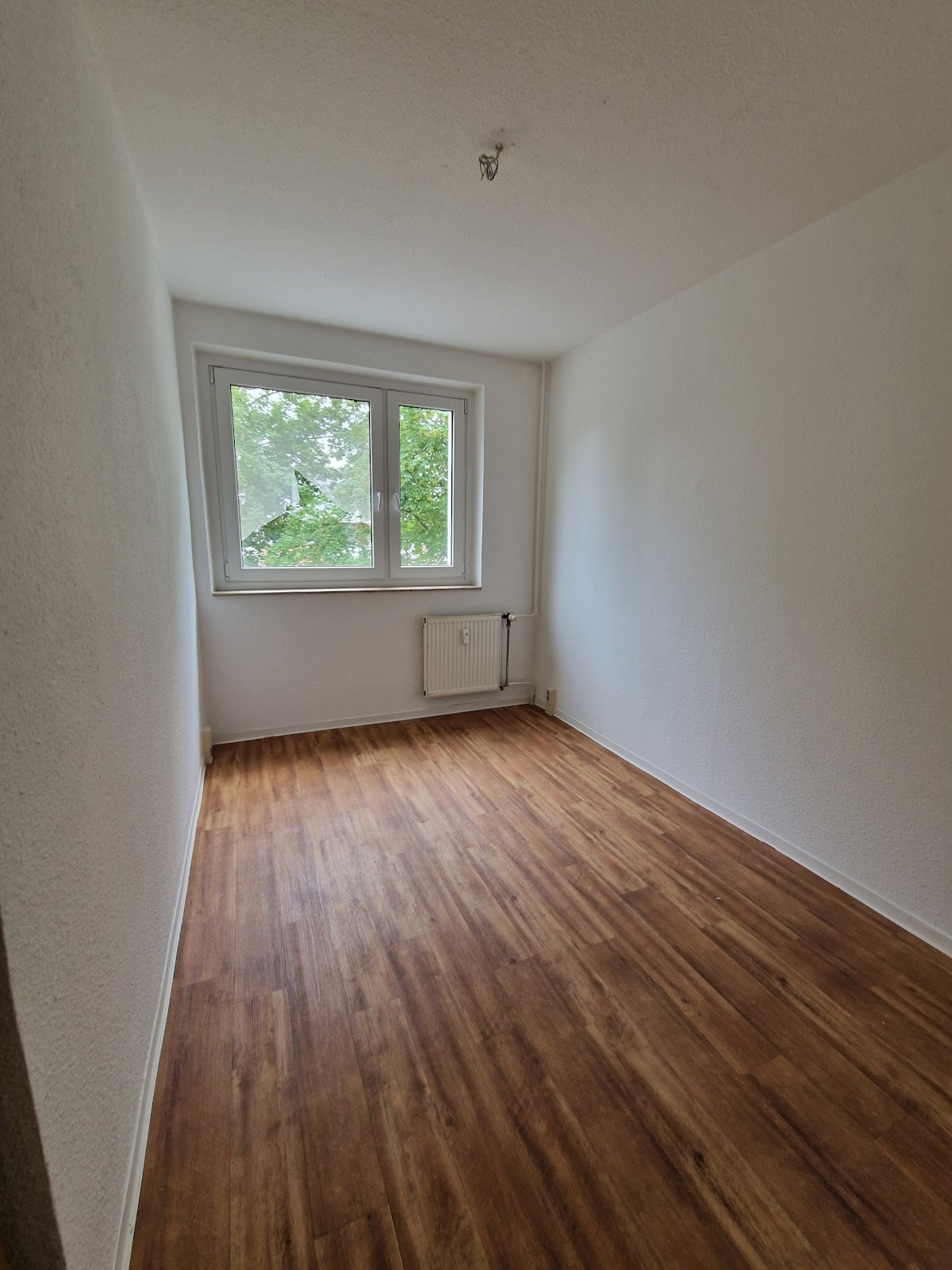 Zimmer Bernhard-Kellermann-Straße in Magdeburg