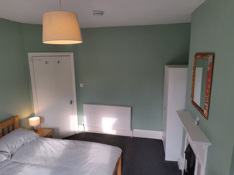 Room Hambalt Road in Greater London