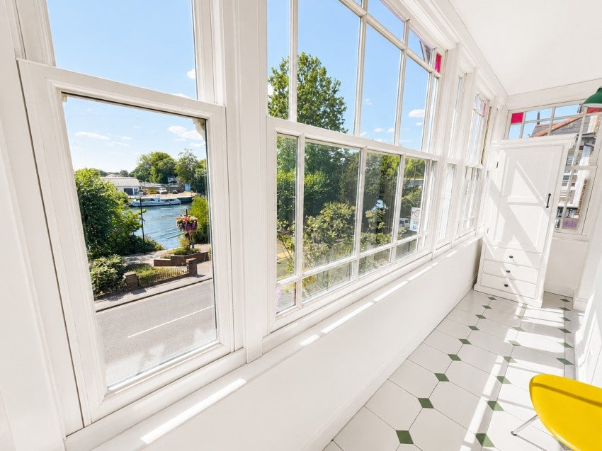 Flat Thames Side in Borough of Spelthorne