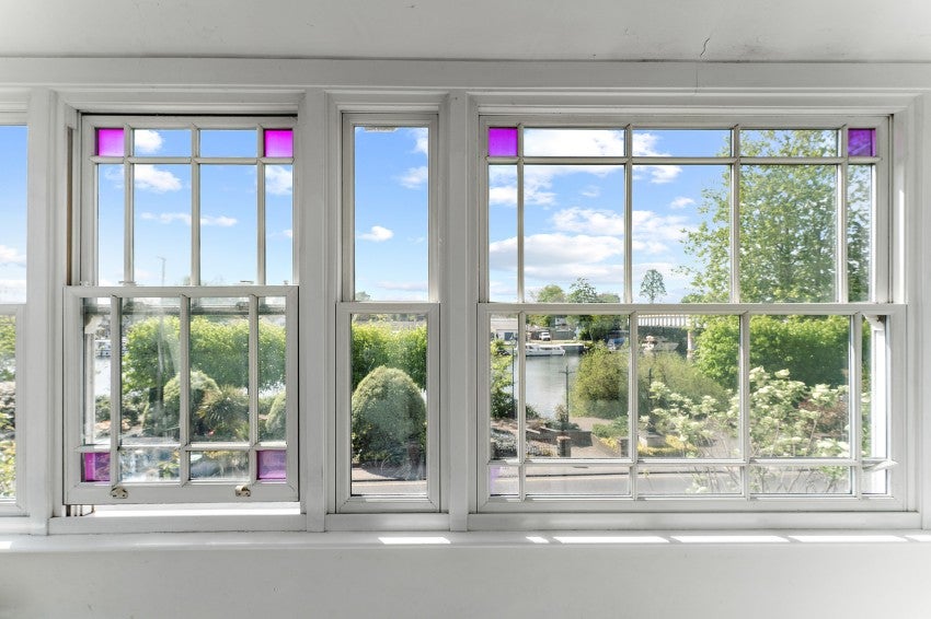 Flat Thames Side in Borough of Spelthorne