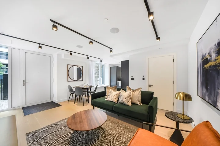 Flat Tannery Square in Greater London