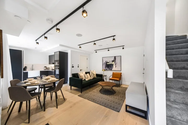 Flat Tannery Square in Greater London