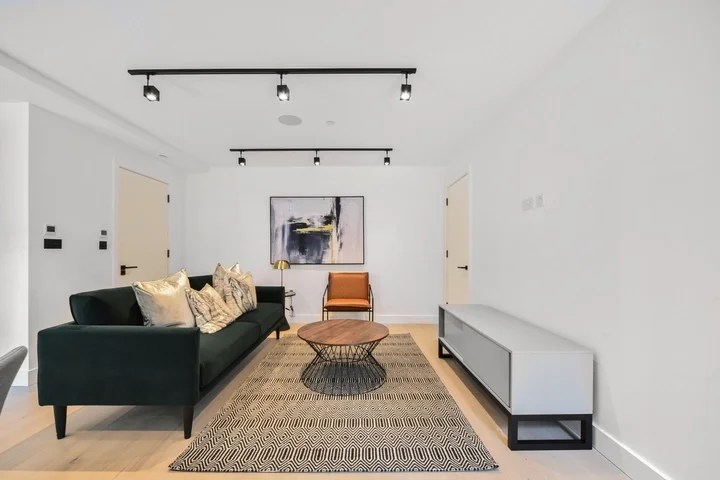 Flat Tannery Square in Greater London