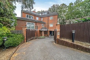 Flat May's Hill Road in Greater London