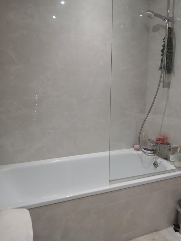 Room Fullerton Road in Greater London
