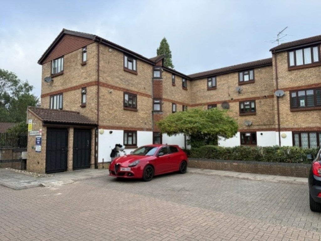 Flat Alliance Close in Greater London