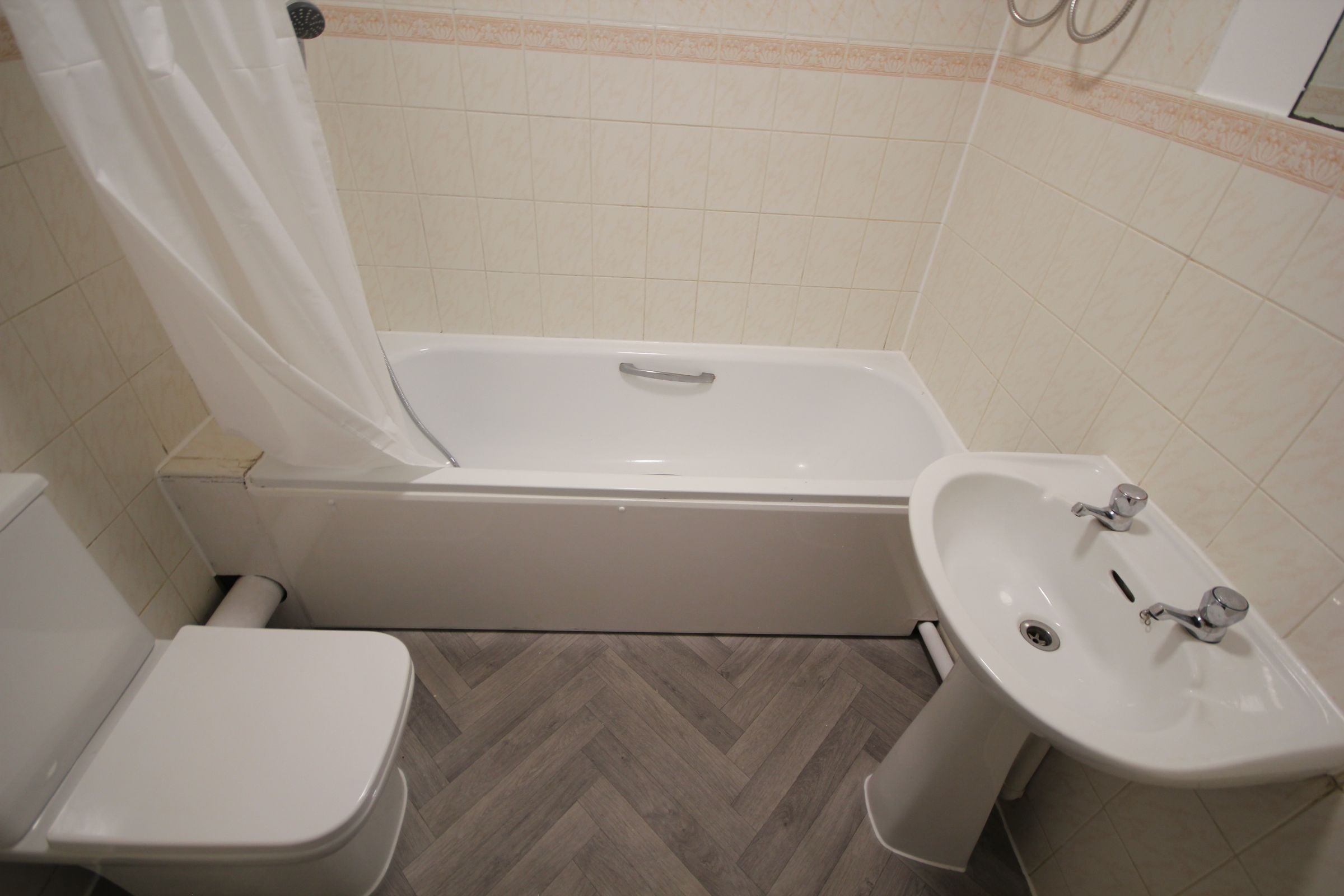 Flat Fairholme Road in Greater London