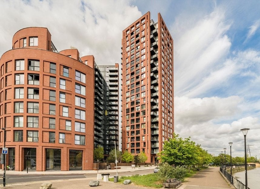 Flat Leamouth Road in Greater London