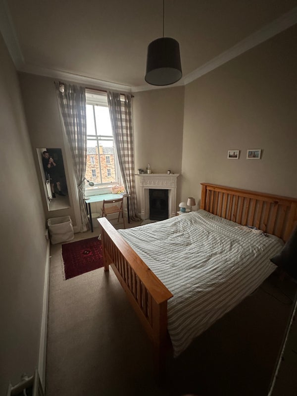 Room Strathearn Road in City of Edinburgh