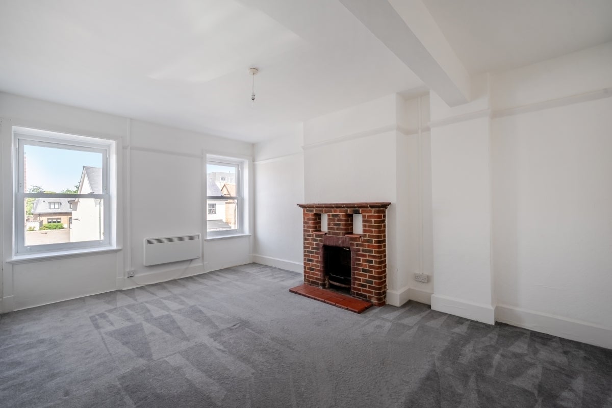 Flat Bishopric in Horsham