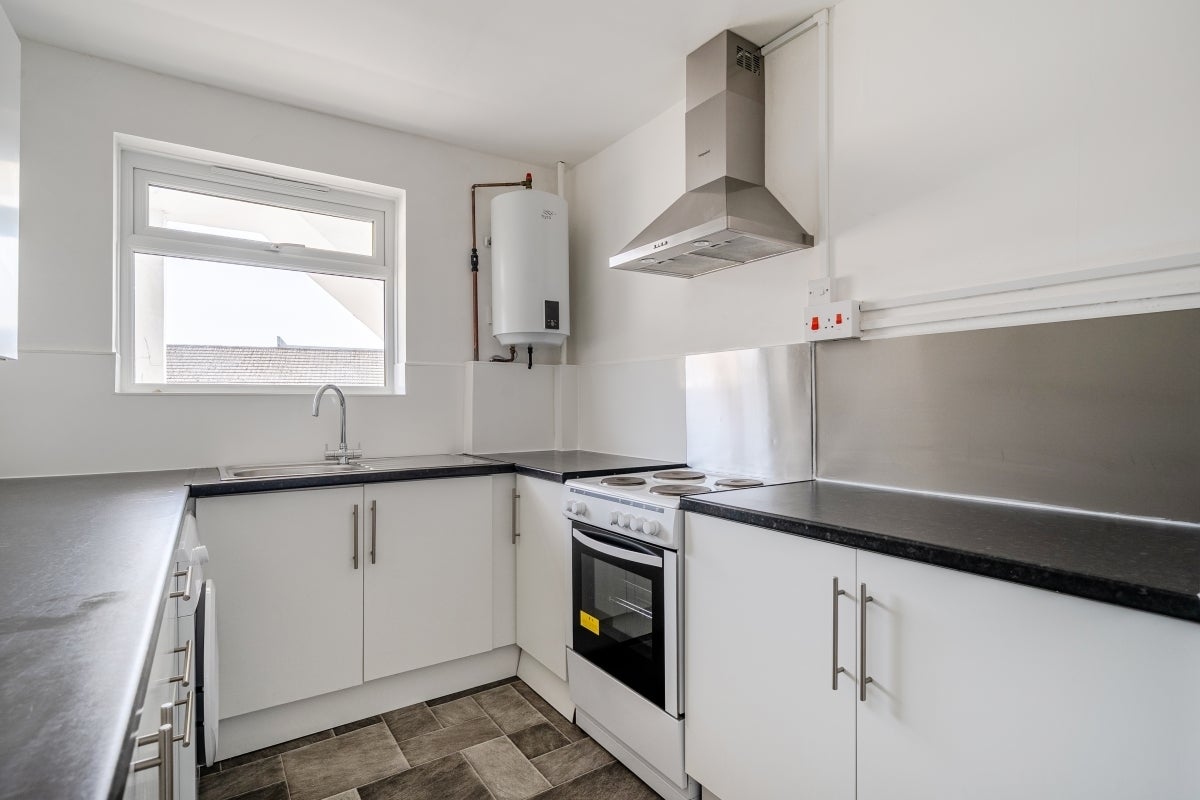 Flat Bishopric in Horsham